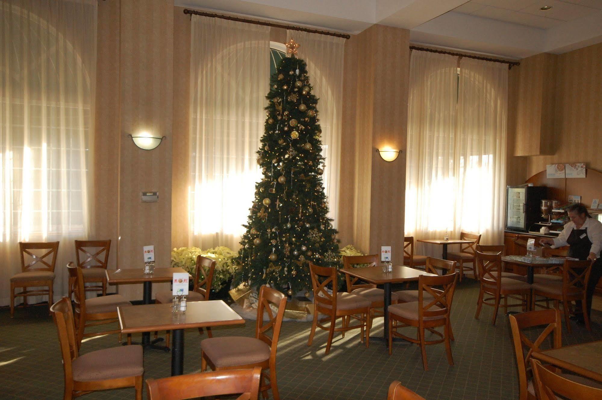 Express & By Ihg Warrenton